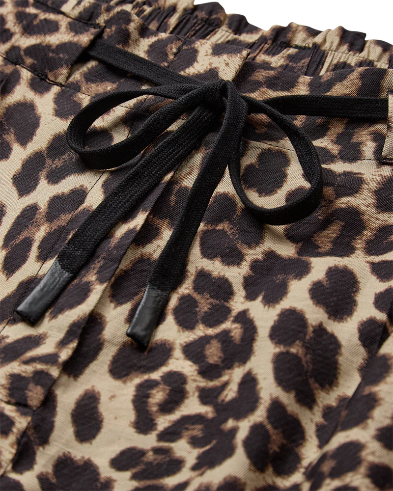 Gabby Shorts , Almond Peach w. Black