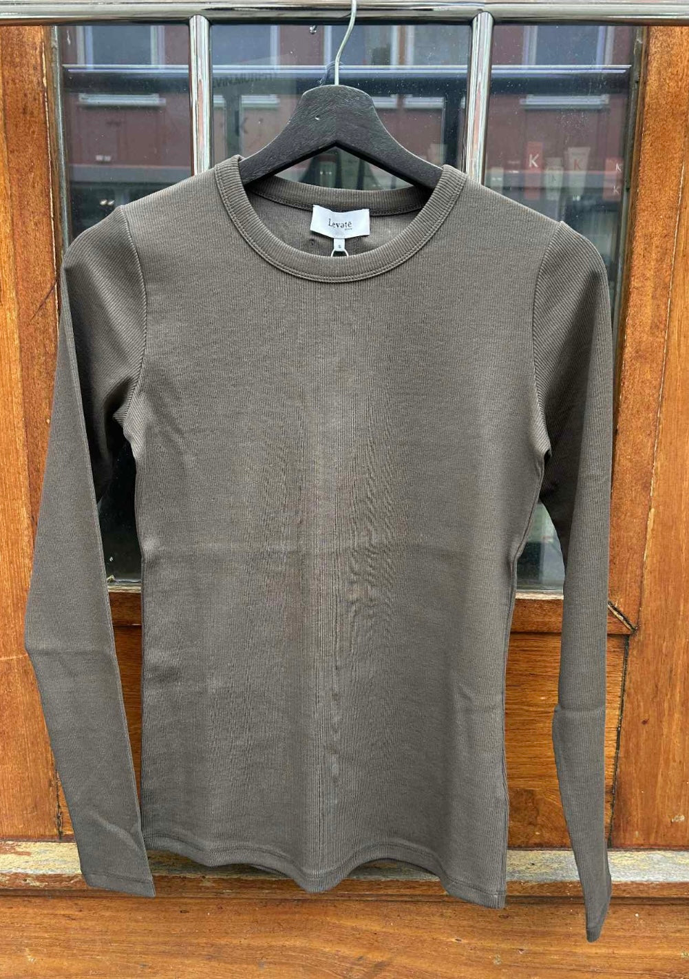 Numbia 3, Brown