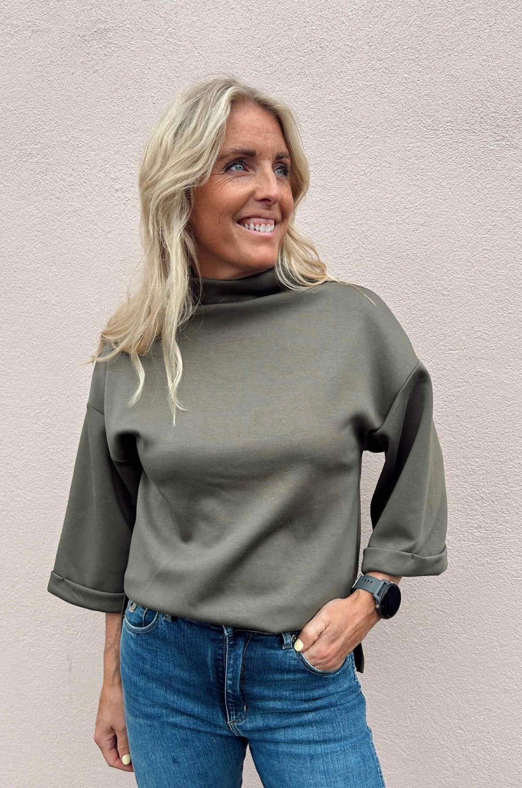 Elle Top, Army