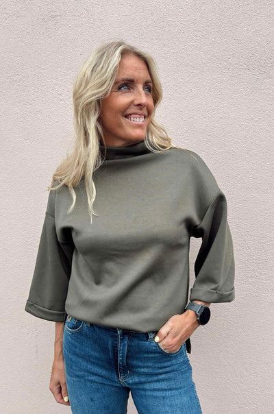 Elle Top, Army