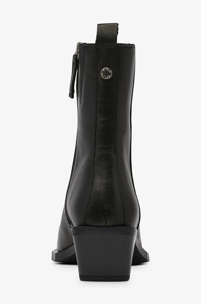 Xylena, Black Leather