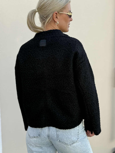 Nissa 2, Black