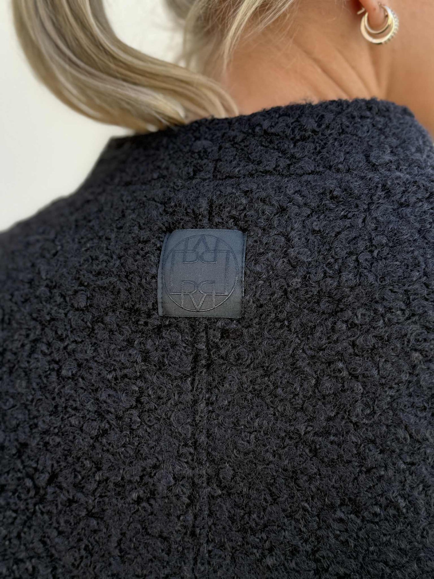 Nissa 2, Black
