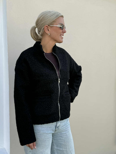 Nissa 2, Black